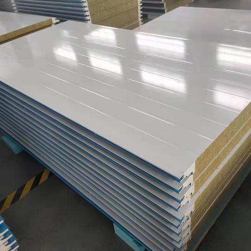 聚氨酯封邊巖棉瓦楞夾芯板 高效保溫與安全防火的完美結(jié)合