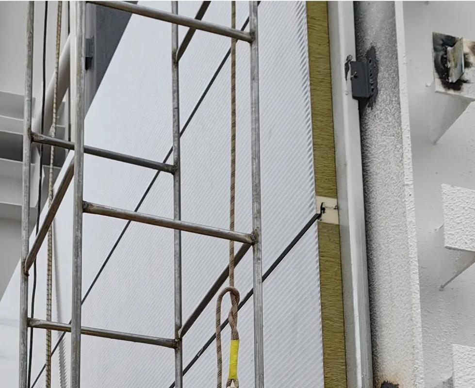 新泉汽車廠房外墻材料解析 聚氨酯封邊巖棉夾芯板與承插式巖棉夾芯板的優勢與應用