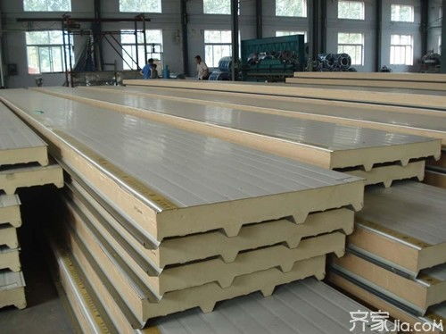 彩鋼瓦復合板與聚氨酯夾芯板的性能特點與應用優勢